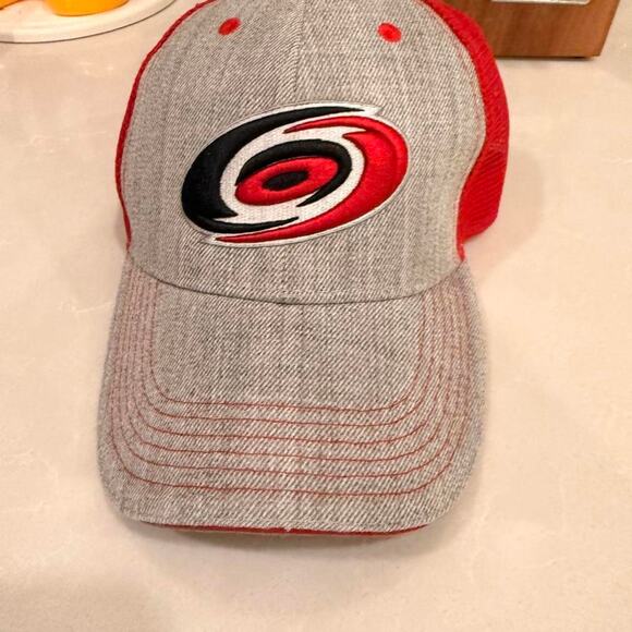 Melonwear Other - Carolina Hurricanes NHL Mesh Trucker Hat